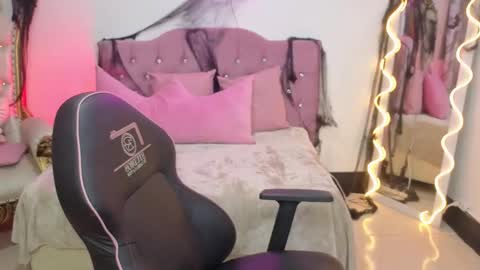 ludo_kitty_tay online show from 10/19/25, 03:40