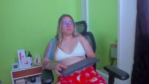 Snapshot of luigi0004 chatting on 07/25/26, 12:14 luigi0004 online show from 07/25/26, 12:14