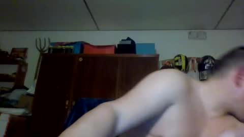 Snapshot of luis2423 chatting on 02/17/25, 10:58 A slave to the mistress.. un esclavo para las amas dominantes. online show from 02/17/25, 10:58