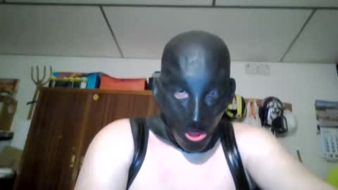 Snapshot of luis2423 chatting on 03/10/25, 07:50 A slave to the mistress.. un esclavo para las amas dominantes. online show from 03/10/25, 07:50