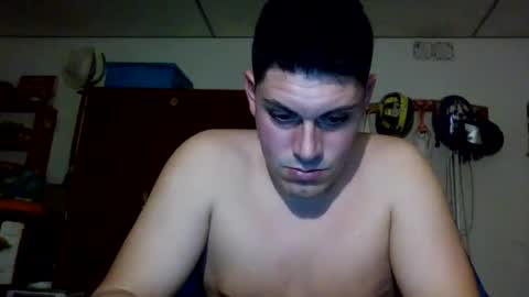 Snapshot of luis2423 chatting on 10/25/25, 04:35 A slave to the mistress.. un esclavo para las amas dominantes. online show from 10/25/25, 04:35