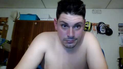 Snapshot of luis2423 chatting on 10/29/25, 11:50 A slave to the mistress.. un esclavo para las amas dominantes. online show from 10/29/25, 11:50