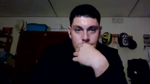 Snapshot of luis2423 chatting on 11/15/25, 06:04 A slave to the mistress.. un esclavo para las amas dominantes. online show from 11/15/25, 06:04