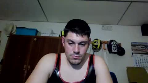 Snapshot of luis2423 chatting on 11/18/25, 11:48 A slave to the mistress.. un esclavo para las amas dominantes. online show from 11/18/25, 11:48