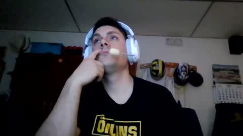 Snapshot of luis2423 chatting on 02/14/26, 11:23 A slave to the mistress.. un esclavo para las amas dominantes. online show from 02/14/26, 11:23