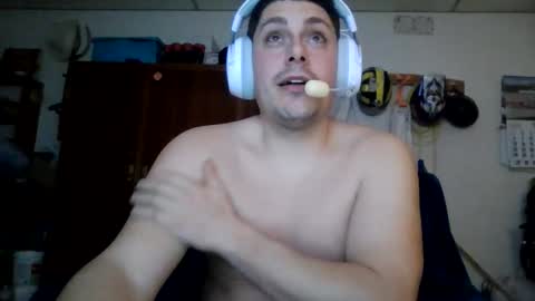 Snapshot of luis2423 chatting on 02/17/26, 10:38 A slave to the mistress.. un esclavo para las amas dominantes. online show from 02/17/26, 10:38