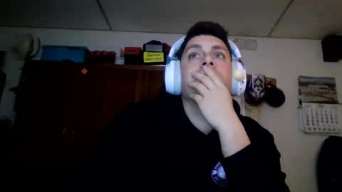 Snapshot of luis2423 chatting on 02/21/26, 02:45 A slave to the mistress.. un esclavo para las amas dominantes. online show from 02/21/26, 02:45