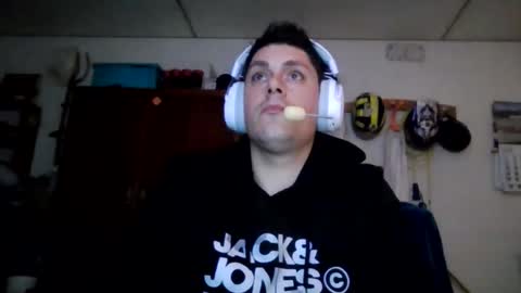 Snapshot of luis2423 chatting on 02/26/26, 01:37 A slave to the mistress.. un esclavo para las amas dominantes. online show from 02/26/26, 01:37