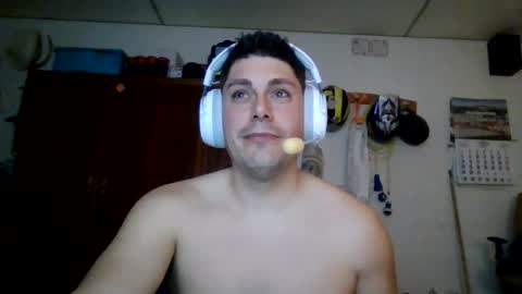 Snapshot of luis2423 chatting on 03/13/26, 08:04 A slave to the mistress.. un esclavo para las amas dominantes. online show from 03/13/26, 08:04