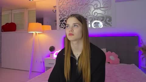 LuisaClover online show from 12/02/25, 01:39