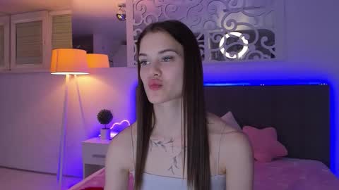 LuisaClover online show from 03/22/26, 07:39