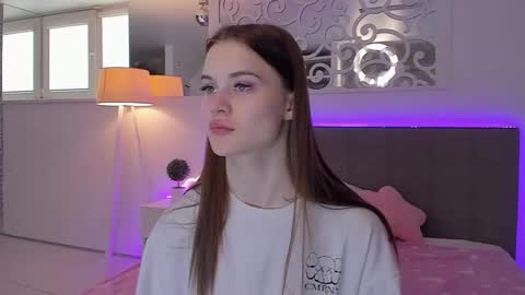 LuisaClover online show from 04/12/26, 12:21