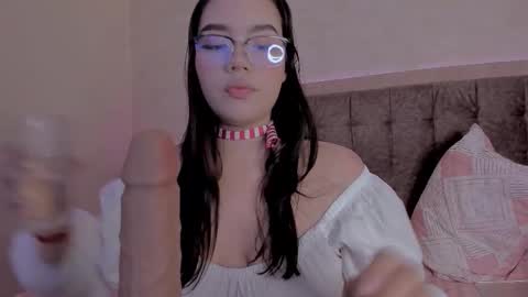 Luisa Giraldo online show from 11/06/25, 05:47