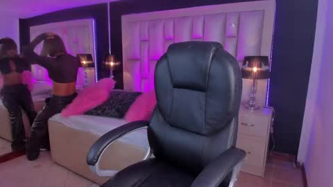 Luisa  online show from 04/22/26, 03:13