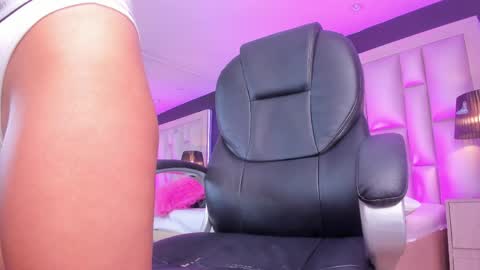Snapshot of luisajonnes_ chatting on 04/29/26, 05:30 Luisa online show from 04/29/26, 05:30