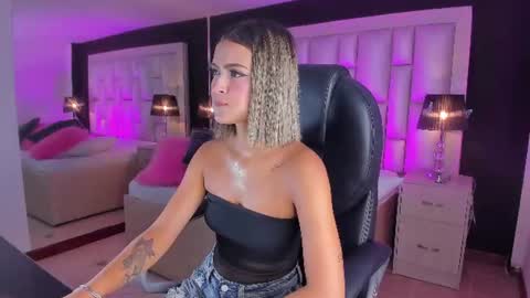 Snapshot of luisajonnes_ chatting on 07/02/26, 04:02 Luisa online show from 07/02/26, 04:02