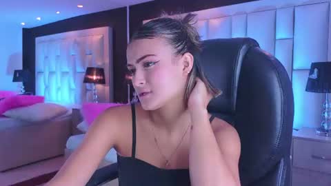 Snapshot of luisajonnes_ chatting on 08/01/26, 05:34 Luisa online show from 08/01/26, 05:34
