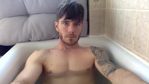 Snapshot of luisbadx chatting on 02/15/26, 09:52 Luis Badx online show from 02/15/26, 09:52