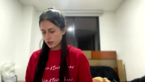 Snapshot of luissa_p chatting on 09/19/25, 02:02 Luissa online show from 09/19/25, 02:02