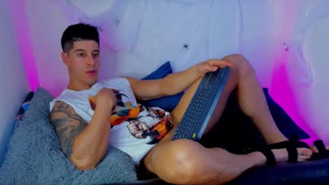 Snapshot of lukas_green1 chatting on 10/17/25, 06:49 Lukas Green online show from 10/17/25, 06:49