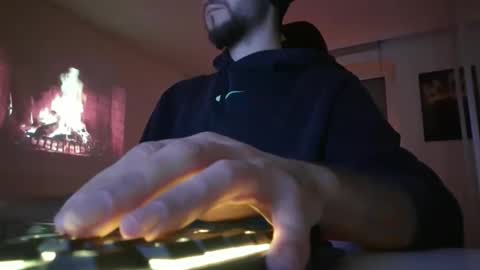 Snapshot of lukasschoetz chatting on 11/13/25, 07:35 lukasschoetz online show from 11/13/25, 07:35