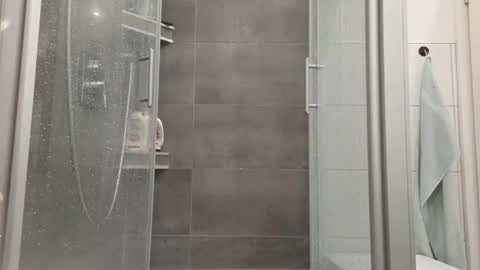 Snapshot of lukasschoetz chatting on 11/17/25, 05:41 lukasschoetz online show from 11/17/25, 05:41