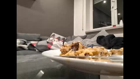 Snapshot of lukasschoetz chatting on 11/18/25, 07:51 lukasschoetz online show from 11/18/25, 07:51