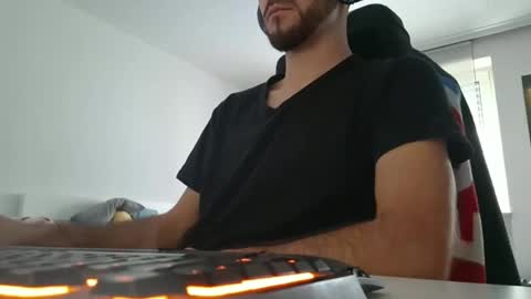 Snapshot of lukasschoetz chatting on 12/04/25, 10:57 lukasschoetz online show from 12/04/25, 10:57