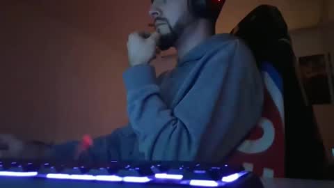 Snapshot of lukasschoetz chatting on 01/12/26, 07:30 lukasschoetz online show from 01/12/26, 07:30