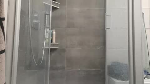 Snapshot of lukasschoetz chatting on 01/14/26, 04:01 lukasschoetz online show from 01/14/26, 04:01