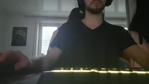 Snapshot of lukasschoetz chatting on 02/18/26, 01:29 lukasschoetz online show from 02/18/26, 01:29