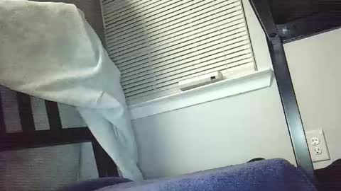 Snapshot of lukesky222 chatting on 11/12/25, 04:02 Luke online show from 11/12/25, 04:02