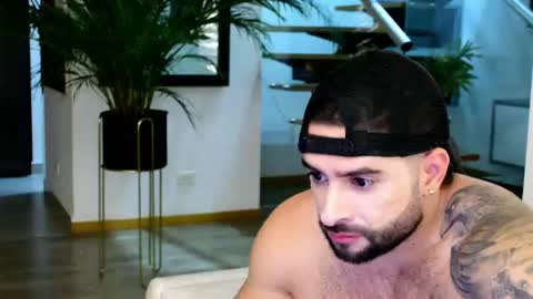 Snapshot of lukhass chatting on 06/21/26, 12:24 Lukhas f4f online show from 06/21/26, 12:24