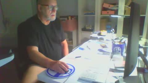 Snapshot of luley58 chatting on 06/01/26, 02:24 luley58 online show from 06/01/26, 02:24