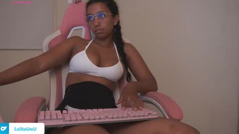 Snapshot of lulitauwu chatting on 10/22/25, 04:02 lulitauwu online show from 10/22/25, 04:02
