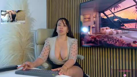 Snapshot of lulu_072 chatting on 07/08/26, 12:15 lulu online show from 07/08/26, 12:15