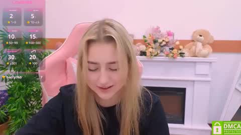 Snapshot of lulu___moon chatting on 11/17/25, 06:41 Lily online show from 11/17/25, 06:41