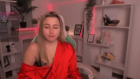 Snapshot of lulu___moon chatting on 11/24/25, 06:57 Lily online show from 11/24/25, 06:57