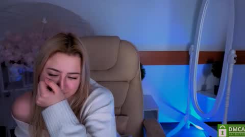 Snapshot of lulu___moon chatting on 01/17/26, 10:02 Lily online show from 01/17/26, 10:02