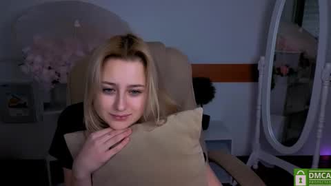 Snapshot of lulu___moon chatting on 02/04/26, 09:53 Lily online show from 02/04/26, 09:53