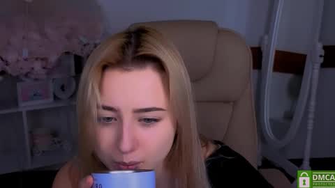 Snapshot of lulu___moon chatting on 02/08/26, 09:29 Lily online show from 02/08/26, 09:29