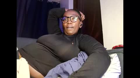 lulu_sparks1 online show from 11/24/25, 06:24