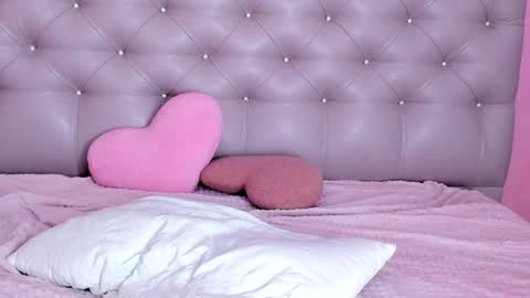 Snapshot of lulu_wolfie chatting on 12/14/24, 05:07 Lulu online show from 12/14/24, 05:07