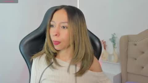 luluuberry online show from 11/22/25, 12:37