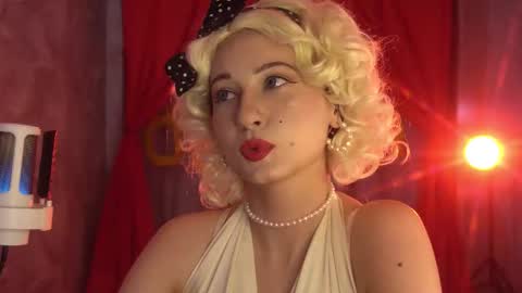 Amelia online show from 09/26/25, 11:42