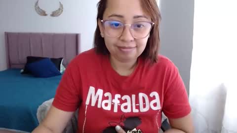 Snapshot of lumi_84 chatting on 01/05/25, 09:03 LUMI online show from 01/05/25, 09:03