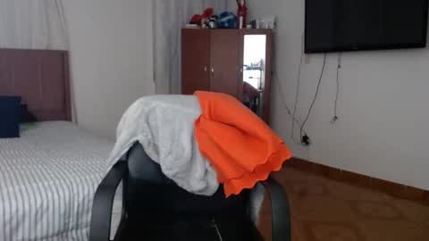 Snapshot of lumi_84 chatting on 01/30/25, 10:50 LUMI online show from 01/30/25, 10:50