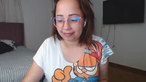 Snapshot of lumi_84 chatting on 02/02/25, 01:02 LUMI online show from 02/02/25, 01:02