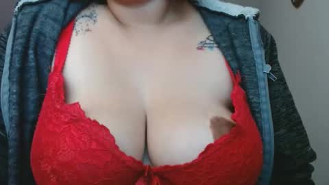 Snapshot of lumi_84 chatting on 02/15/25, 02:04 LUMI online show from 02/15/25, 02:04