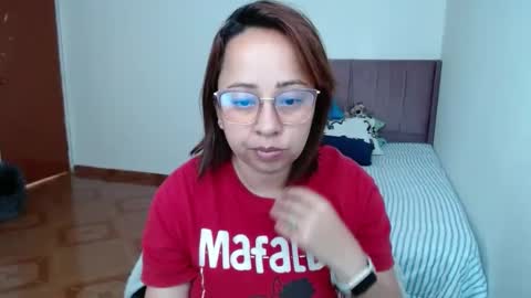 Snapshot of lumi_84 chatting on 02/15/25, 08:33 LUMI online show from 02/15/25, 08:33